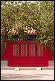 Czerwie to najwaniejszy kolor w chiskiej kulturze. Tradycyjnie malowano bram na czerwono.