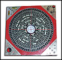 Kompas luo pan stosowany przy przeprowadzaniu analizy Feng Shui. Uatwia m.in. dokadne okrelenie stref domu.
